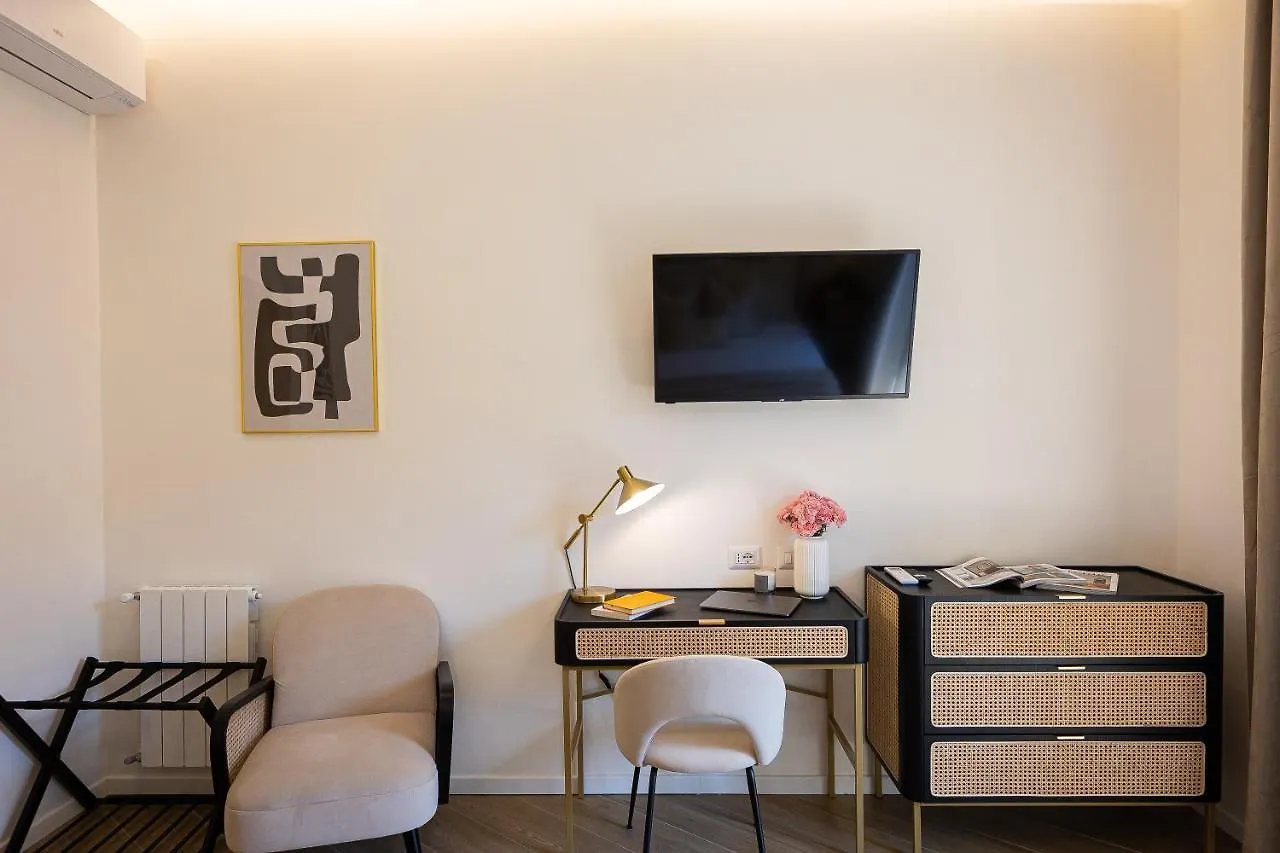 Colosseum Boutique Apartment Rome 0*,  Italy