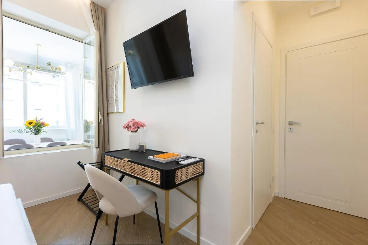 Colosseum Boutique Apartment Rome 0*,